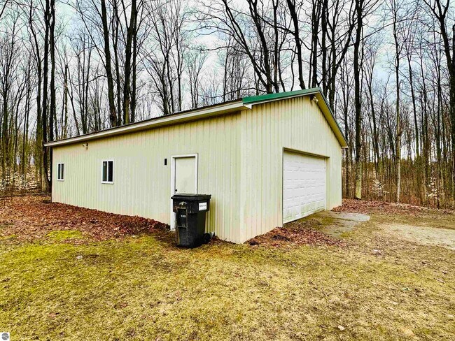 Building Photo - 511 W Sharon Rd SW