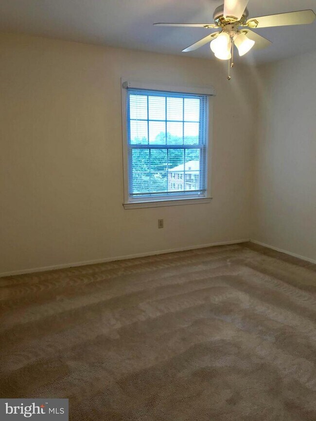 Building Photo - 12709 Gordon Blvd