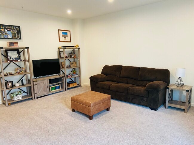 Foto del edificio - 1344 Hawk Hollow Dr