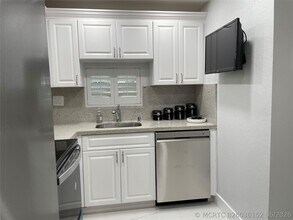 Building Photo - 9420 S Hollybrook Lake Dr