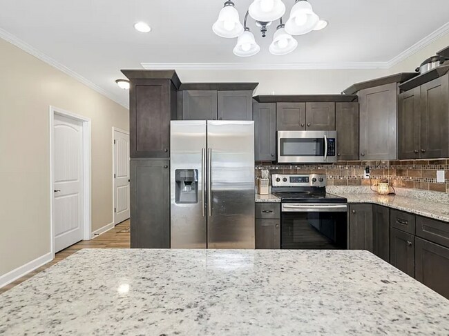 Foto del edificio - Walk to Lebanon Square | Updated 3-Bedroom Townhome with Fenced Yard