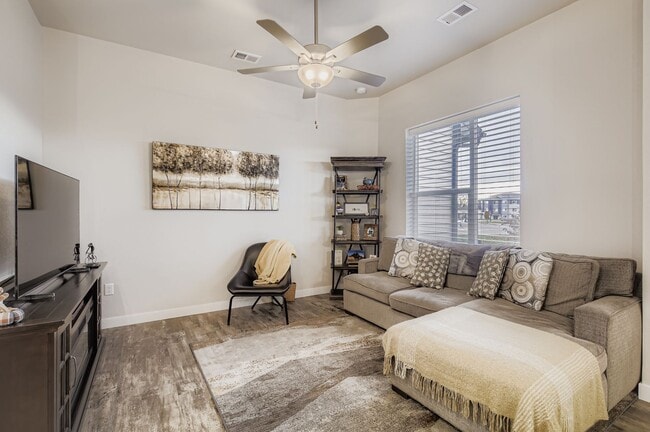 Foto del edificio - 808 Schlagel St