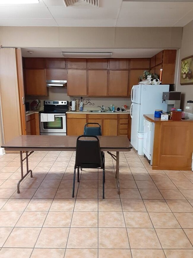 Building Photo - Efficciency apartment for rent