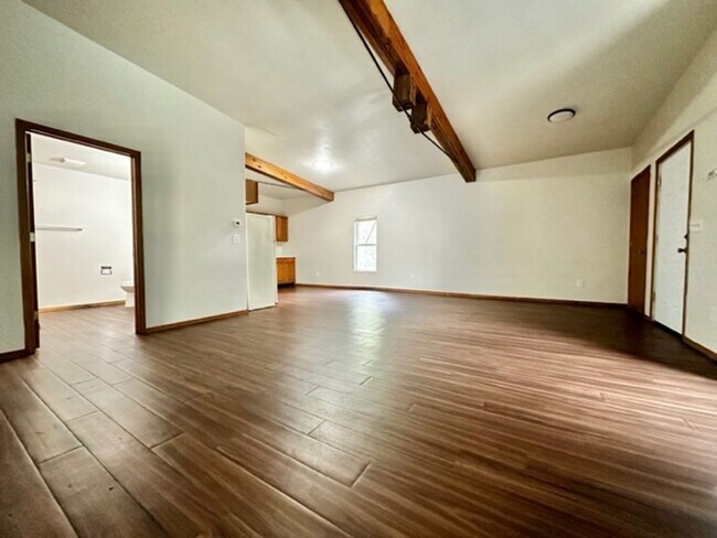 Building Photo - 8268 Cty Hwy W Quadruplex