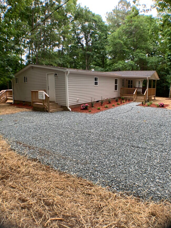 Foto del edificio - 688 Soloman Degraffenreidt Rd