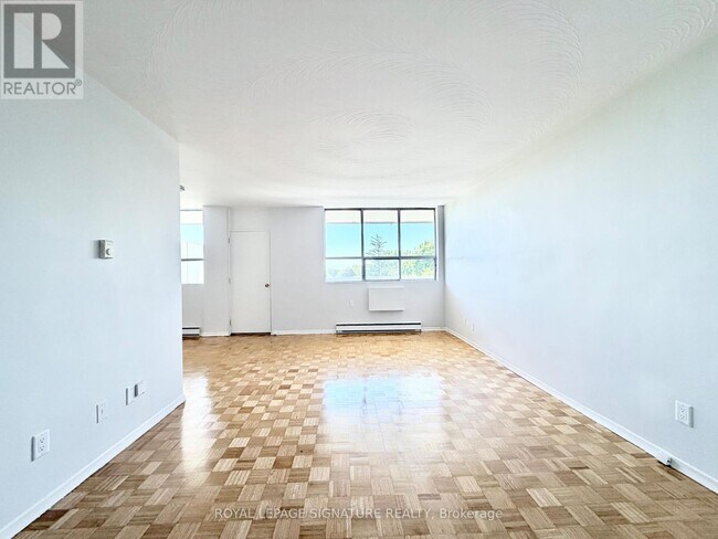 Photo du bâtiment - 525 Eglinton Ave E