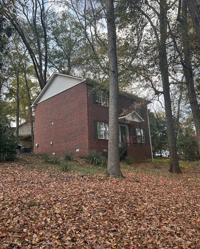 Building Photo - 215 Hodgson Dr