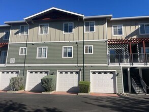 Building Photo - 1818 Moore Blvd