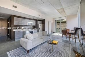 Foto del edificio - 151 SE 1st St