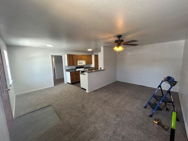Building Photo - 725 N Vinita Ave