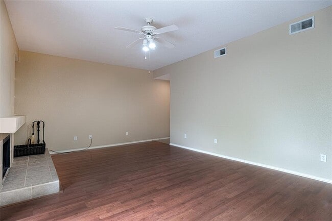 Foto del edificio - 4711 Spicewood Springs Rd