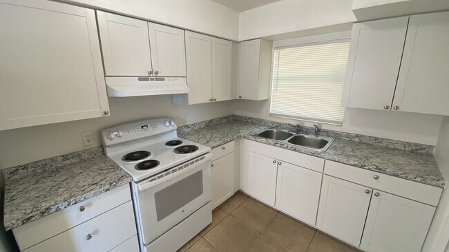 Foto del edificio - 3 Bedroom, 1 Bath Single Family Home - Pri...