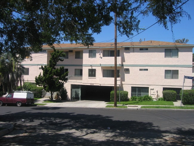 Building Photo - 3243 Portola Ave