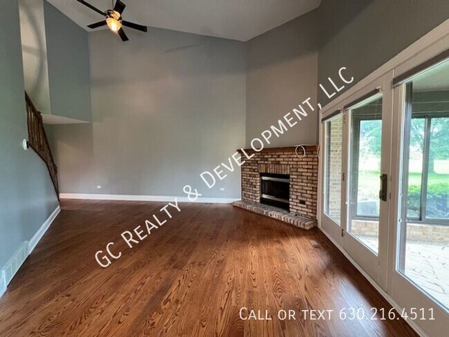 Building Photo - **CYPRESS COURT TOWNHOME - POPLAR CREEK SU...