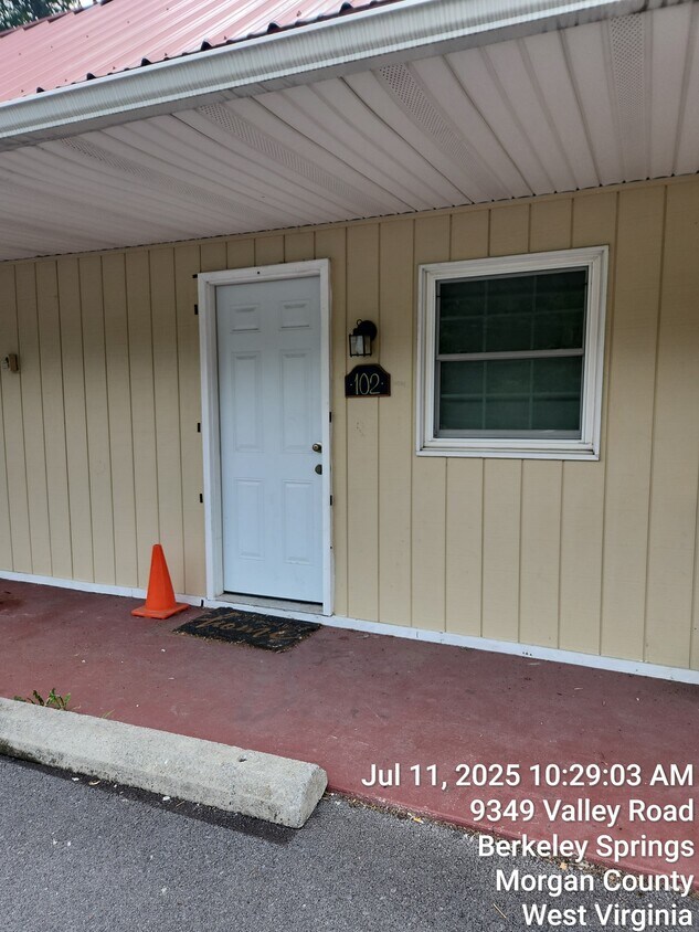 Foto principal - 9349 Valley Rd