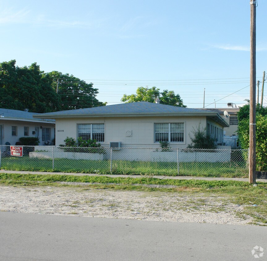 Primary Photo - 2316-2324 NE 173rd St
