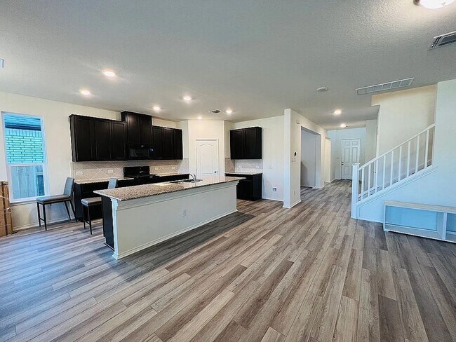 Building Photo - Large 5-bedroom home in Mason Ranch Community - Leander ISD