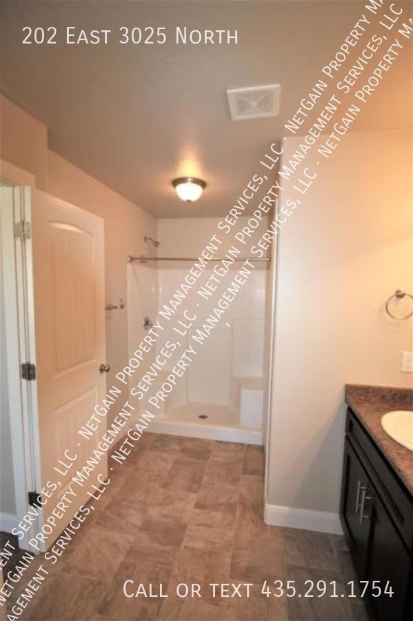 Building Photo - 3 Bedroom Cedar Bend Townhome
