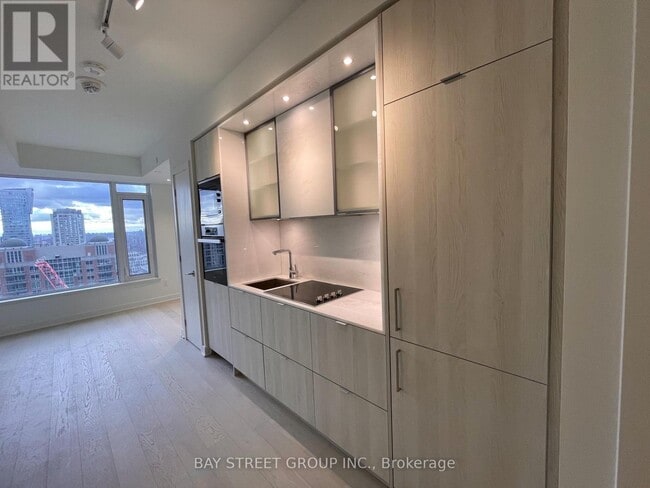 Photo du bâtiment - 11 Yorkville Ave