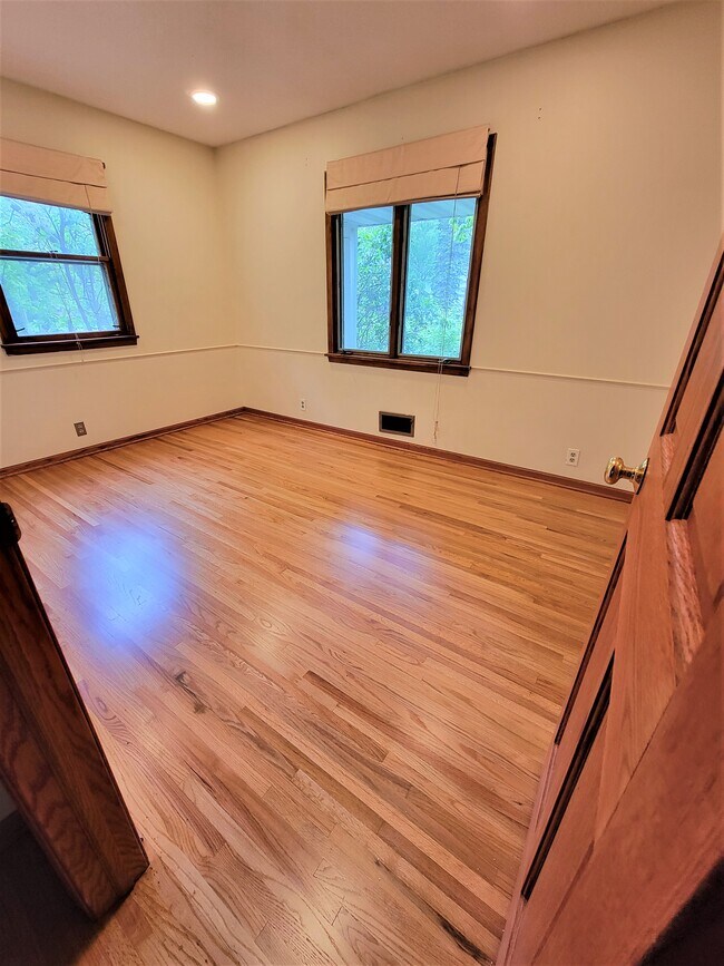 Foto del edificio - 3025 Walnut Grove Ln N