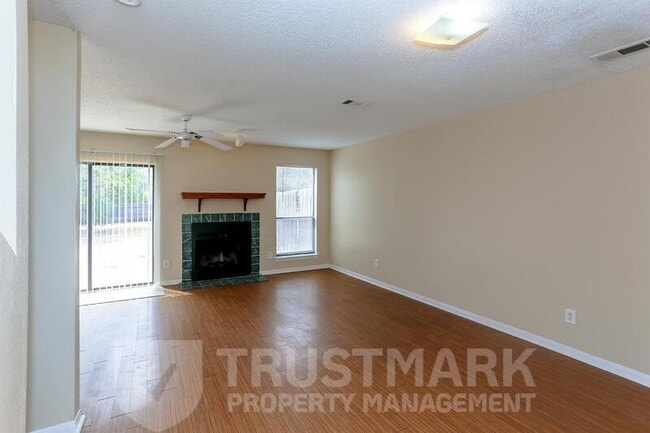 Foto del edificio - 4506 Lago Cir