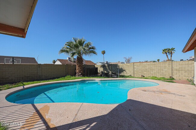 Foto del edificio - 7119 W Cameron Dr