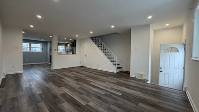 Building Photo - 12611 Biscayne Dr