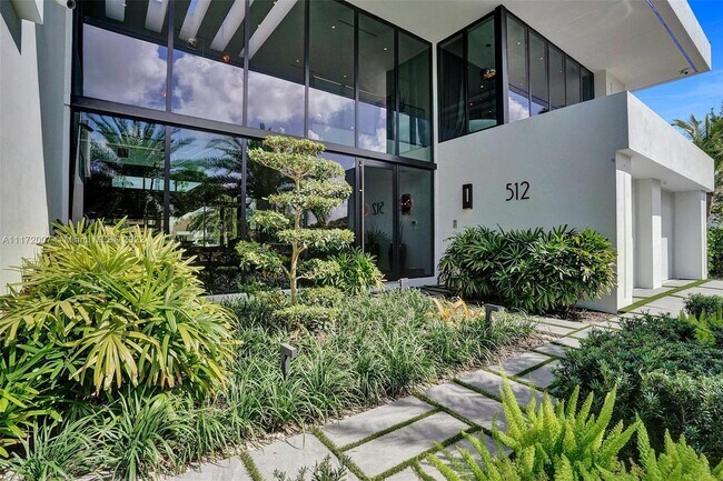 Foto del edificio - 512 Mola Ave