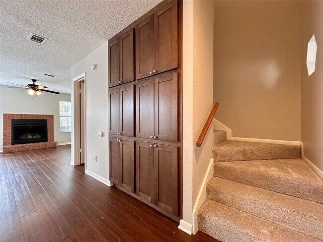 Foto del edificio - 8910 Schick Rd