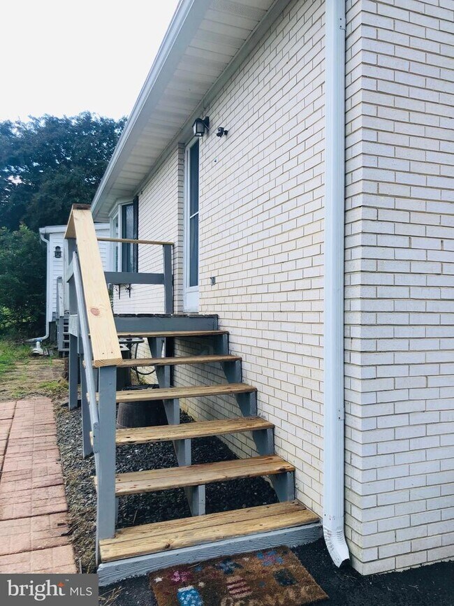 Building Photo - 7330 Denise Ln