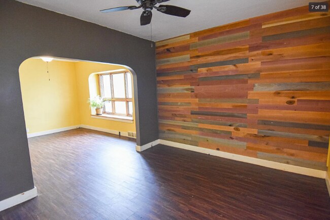 Foto del edificio - 716 Knight Ave N