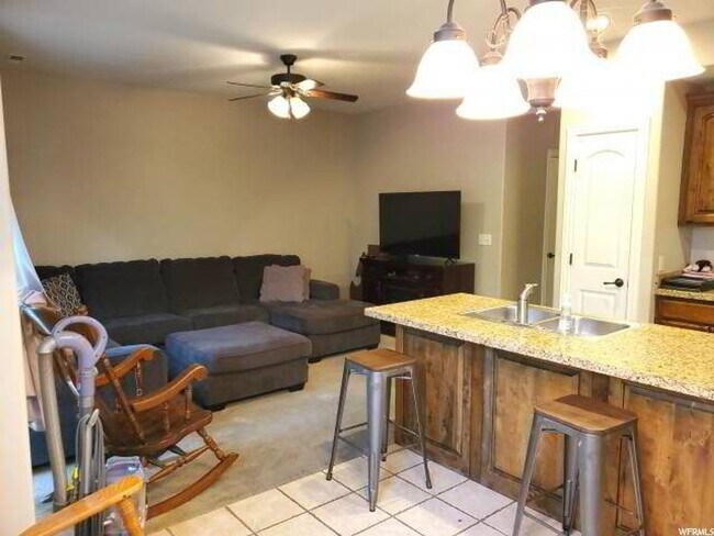 Foto del edificio - Beautiful 3 Bedroom Town Home PG!