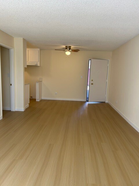 Building Photo - 6310 Hazeltine Ave