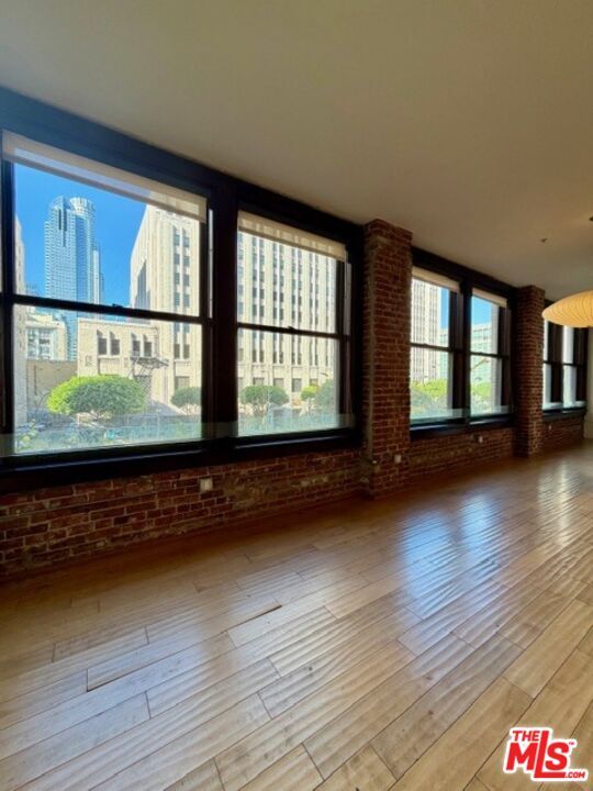 Foto del edificio - 460 S Spring St