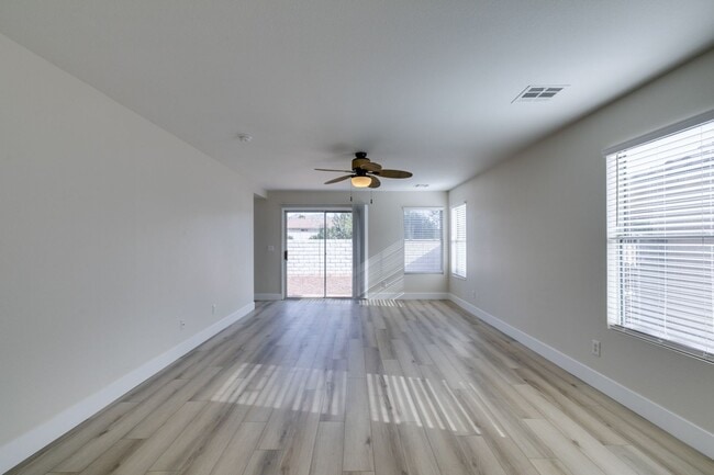 Foto del edificio - Upgraded charming 3Bd/ 2BTH in Centennial Hills