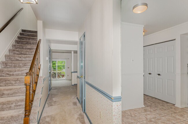 Foto del edificio - 1140 Hedgerow Ln
