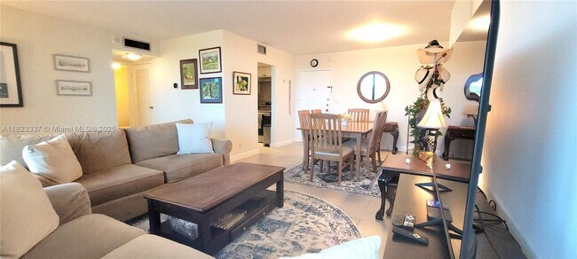 Foto del edificio - 2450 NE 135th St