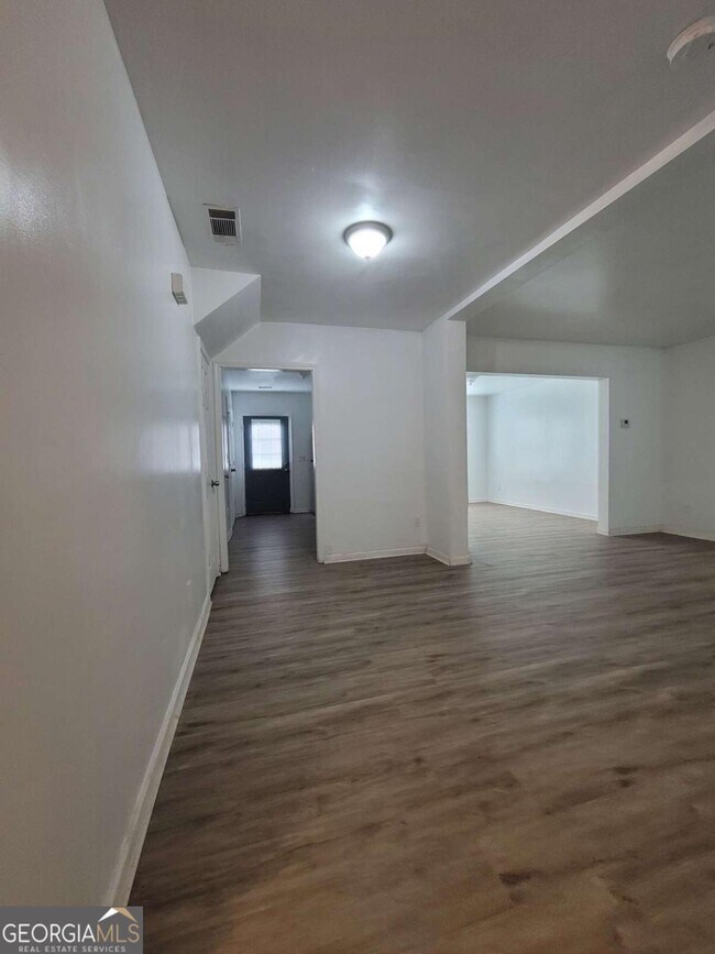 Foto del edificio - 1043 Wheel House Ln