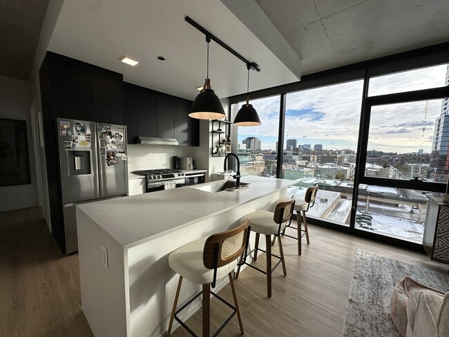 Building Photo - 225 N Elizabeth St