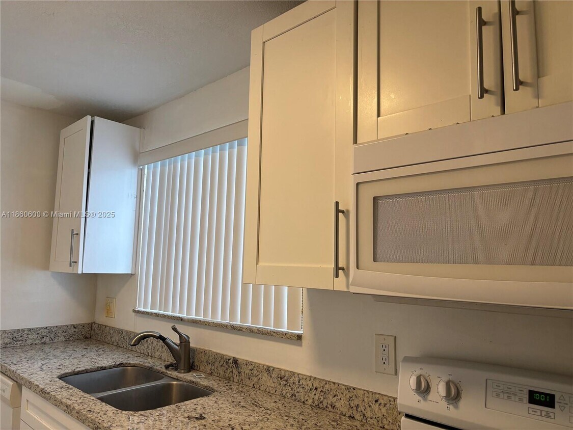 Foto del edificio - 2662 SE 19th Ct