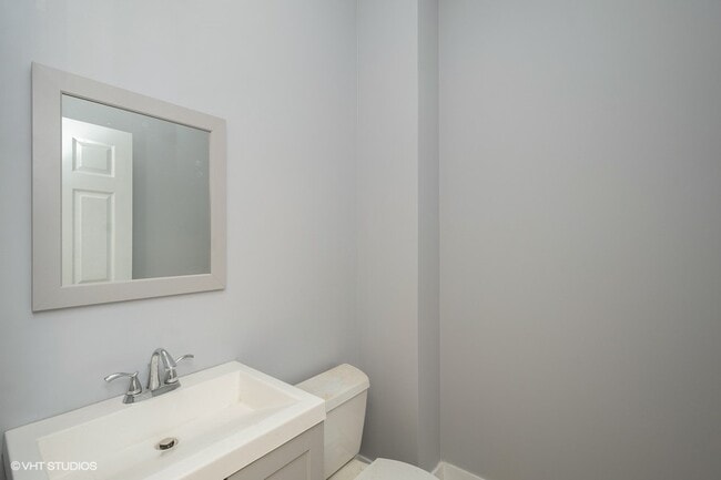 Building Photo - 2724 W Maypole Ave
