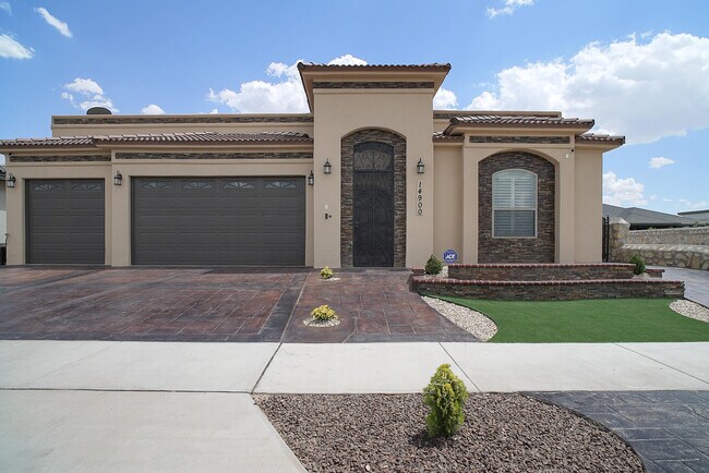 Foto del edificio - 14900 Long Shadow Ave