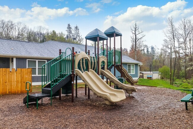 Foto del edificio - 432 Little Sycamore Ln