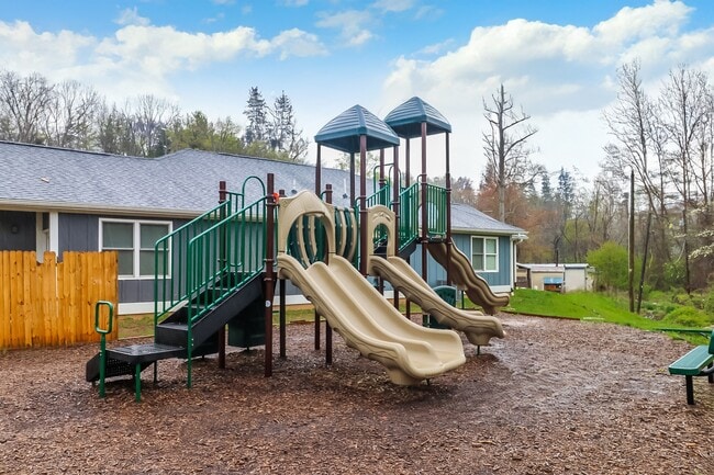 Foto del edificio - 521 Sycamore Br Rd