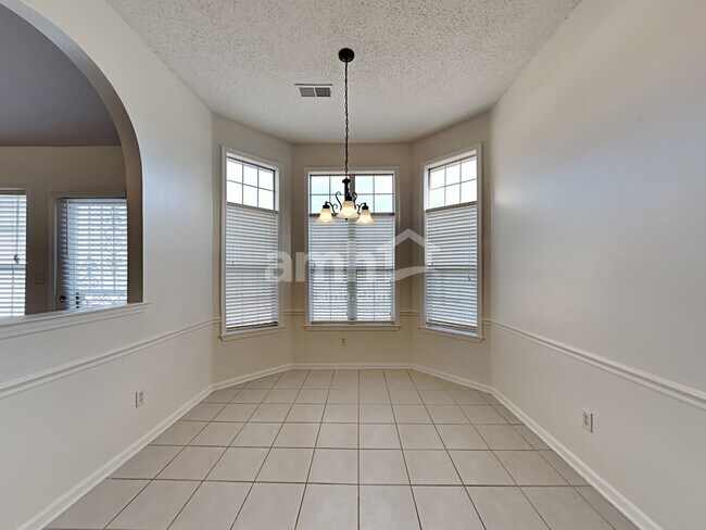 Foto del edificio - 4940 Misty River Rd