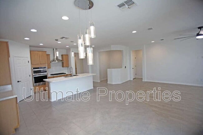 Building Photo - 25976 W Louise Dr