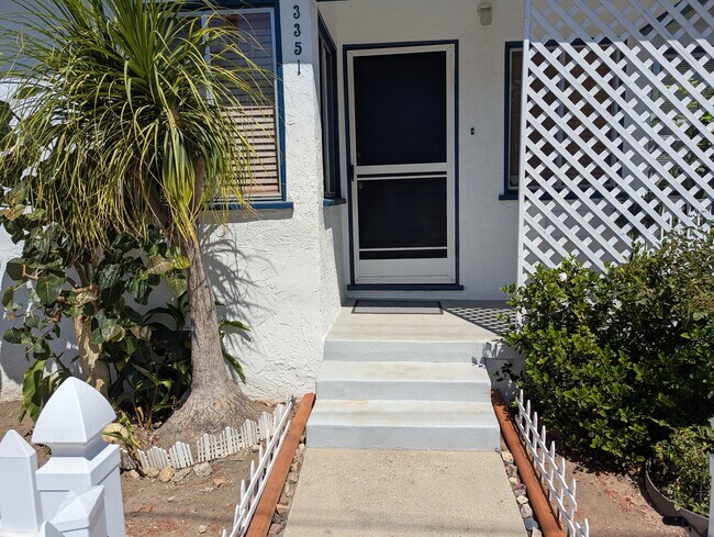Foto del edificio - 3351 Caroline Ave