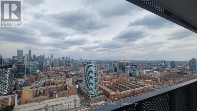 Building Photo - 138-4138 Downes St