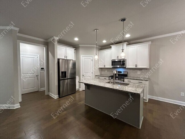 Building Photo - 1605 Glenivy