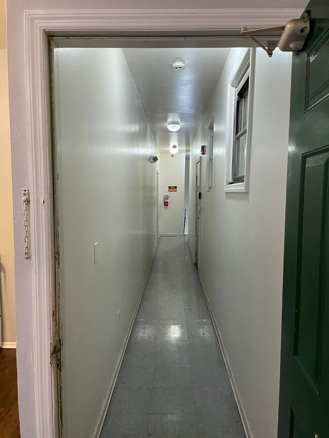 Foto del edificio - 3.. 2... 1 >> Three Beds , and One Bath